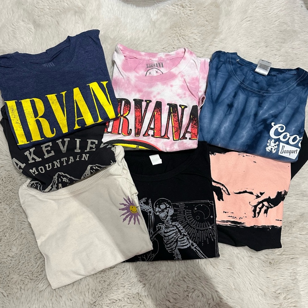 Graphic tee bundle ( total 7 shirts )
